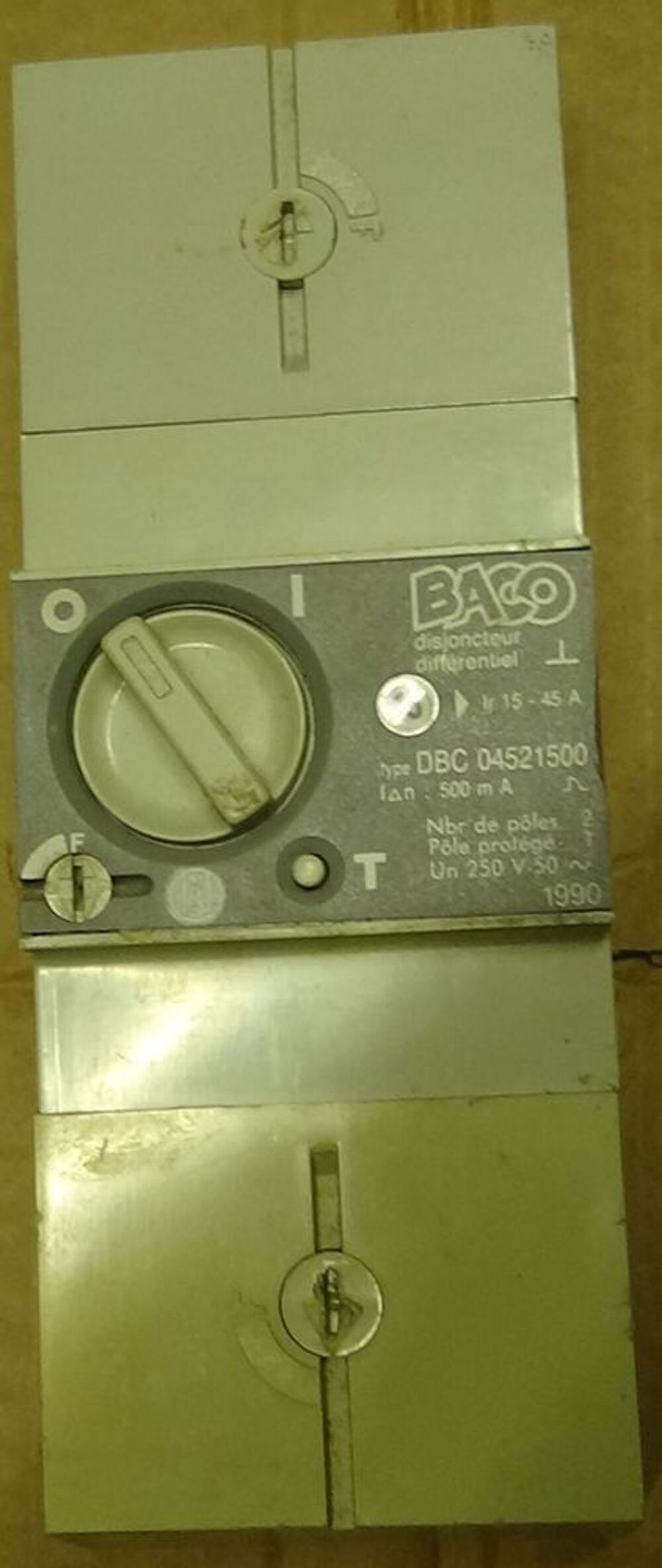 Disjoncteur monophas&eacute; 15/45 A Bricolage