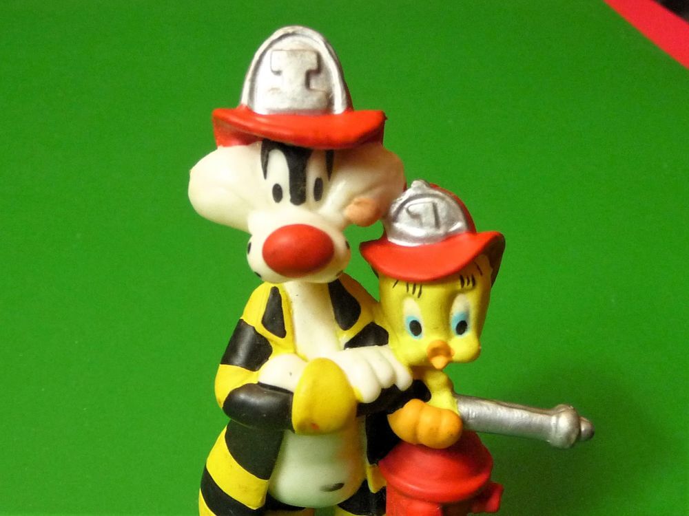 Figurine Titi et Grosminet en Tenue de Sapeurs Pompiers Jeux / jouets
