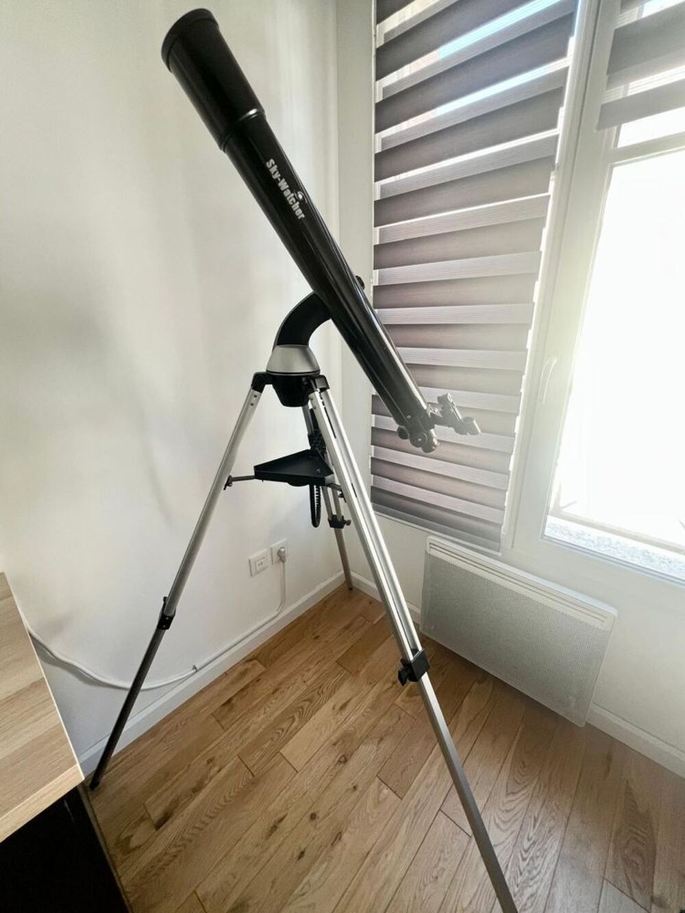 T&eacute;lescope Sky-Watcher sur tr&eacute;pied Electrom�nager