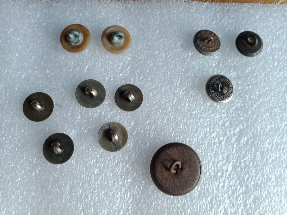 Boutons anciens Willy's, chasse et v&eacute;nerie 