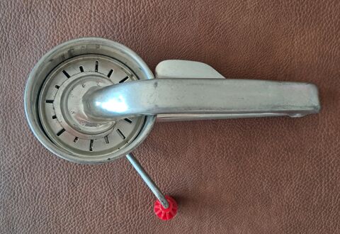 ancienne moulinette � fromage vintage en inox 
6 Carnon Plage (34)