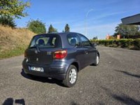 Yaris 85 VVT-i Lin&eacute;a Luna 2004 occasion 38150 Roussillon