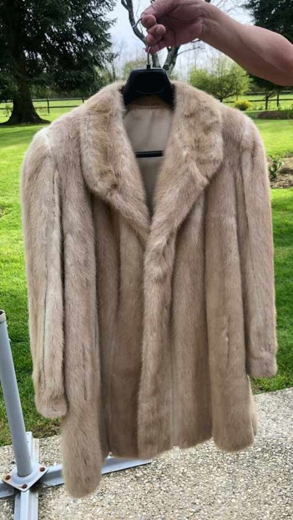 3 MANTEAUX EN VISON Vêtements