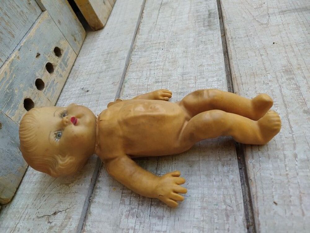 Ancienne Petite Poup&eacute;e en Caoutchouc Latex 