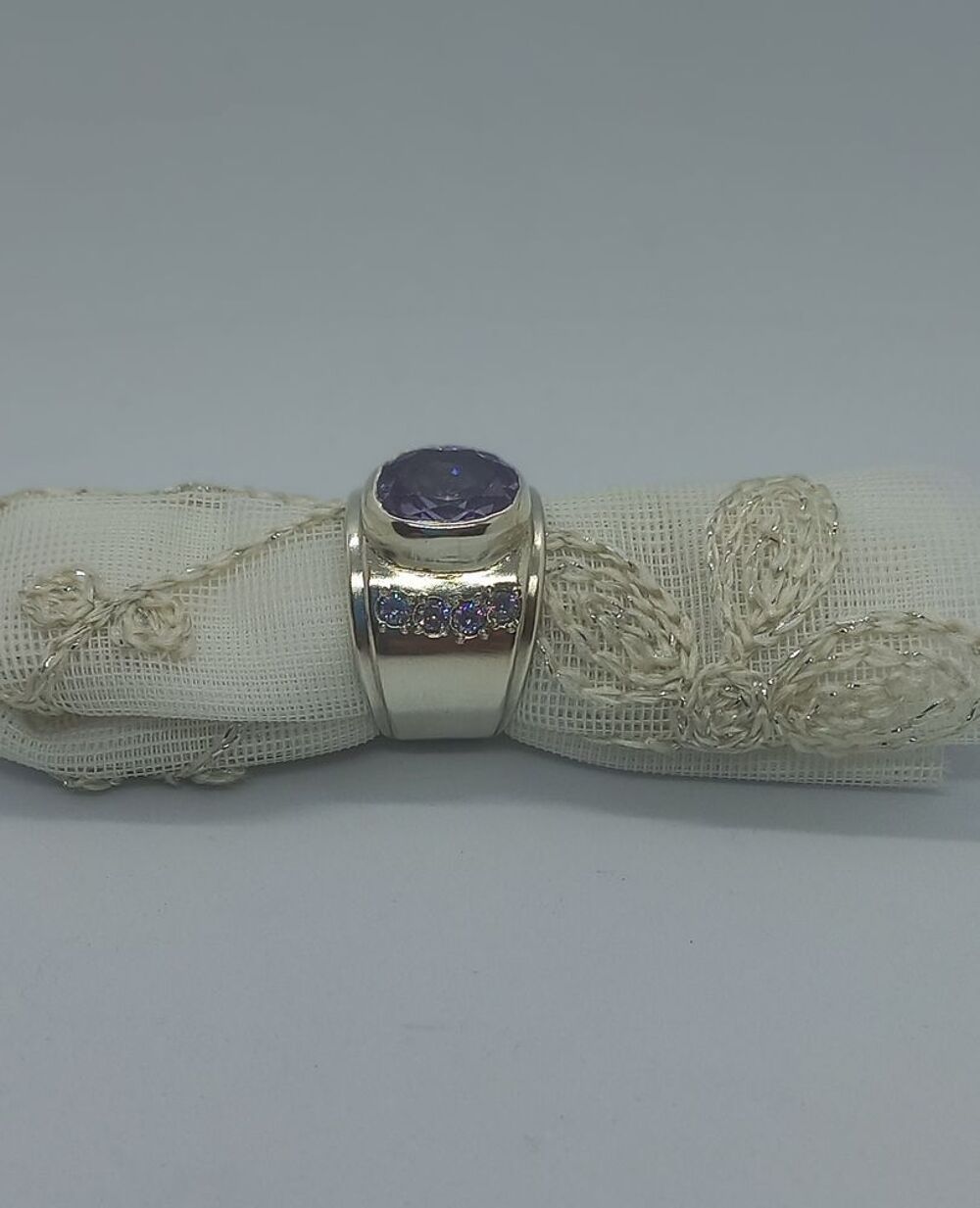 Chevali&egrave;re homme en argent. Bijoux et montres