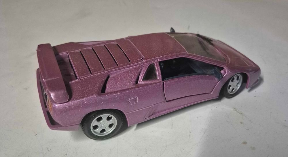 Voiture Miniature Maisto Lamborghini Diablo SE 30 Violette 1/24 metal collection 