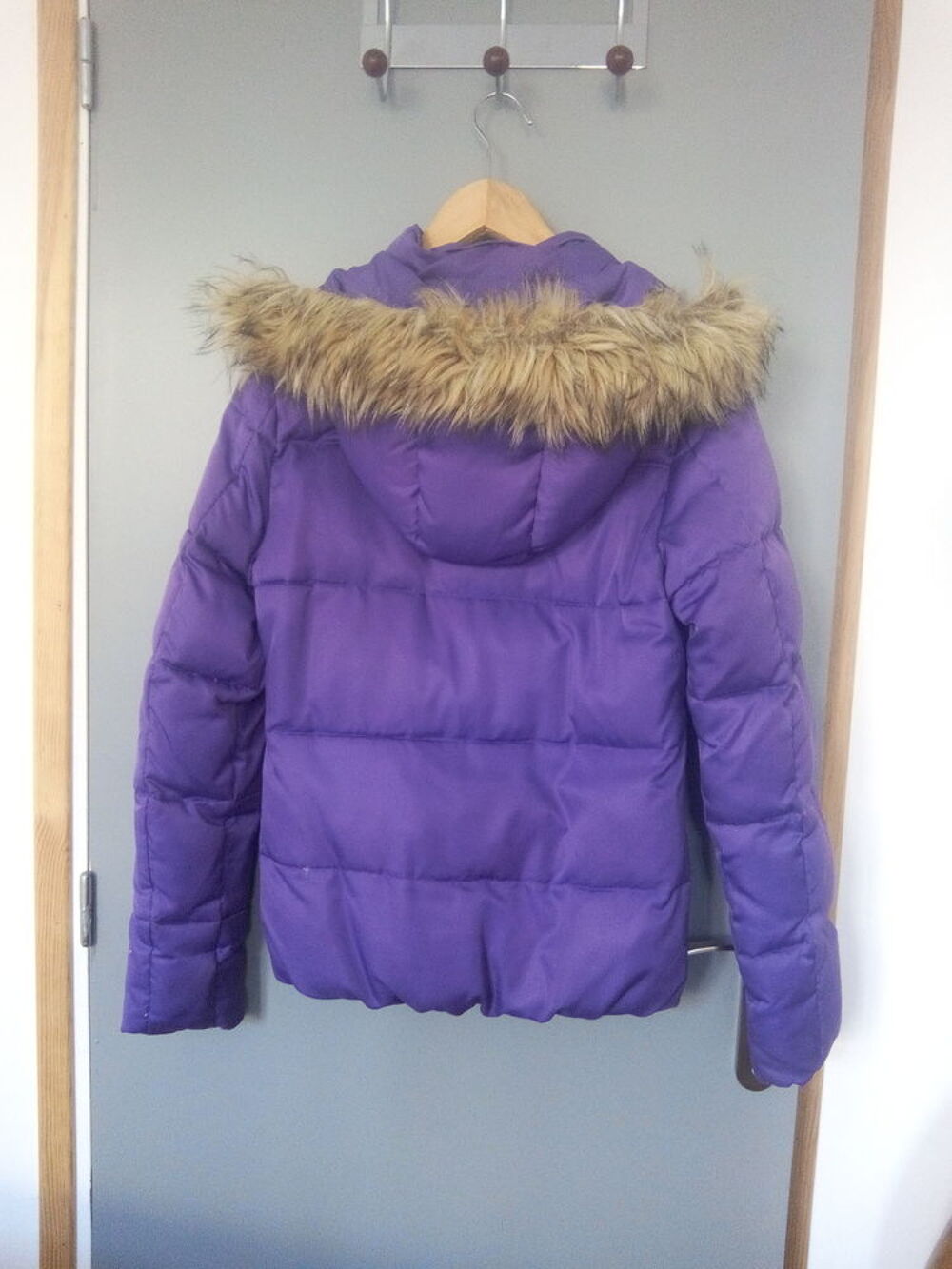 Doudoune de marque LEE COOPER.
Vêtements