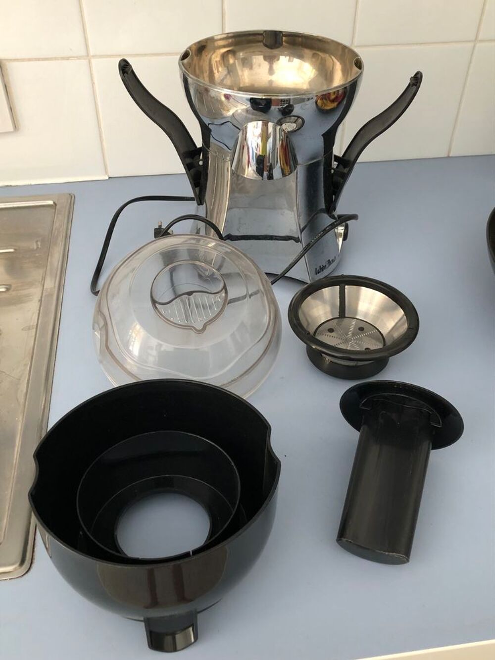 Centrifugeuse pour jus de fruits ou l&eacute;gumes White&amp;Brown Electroménager