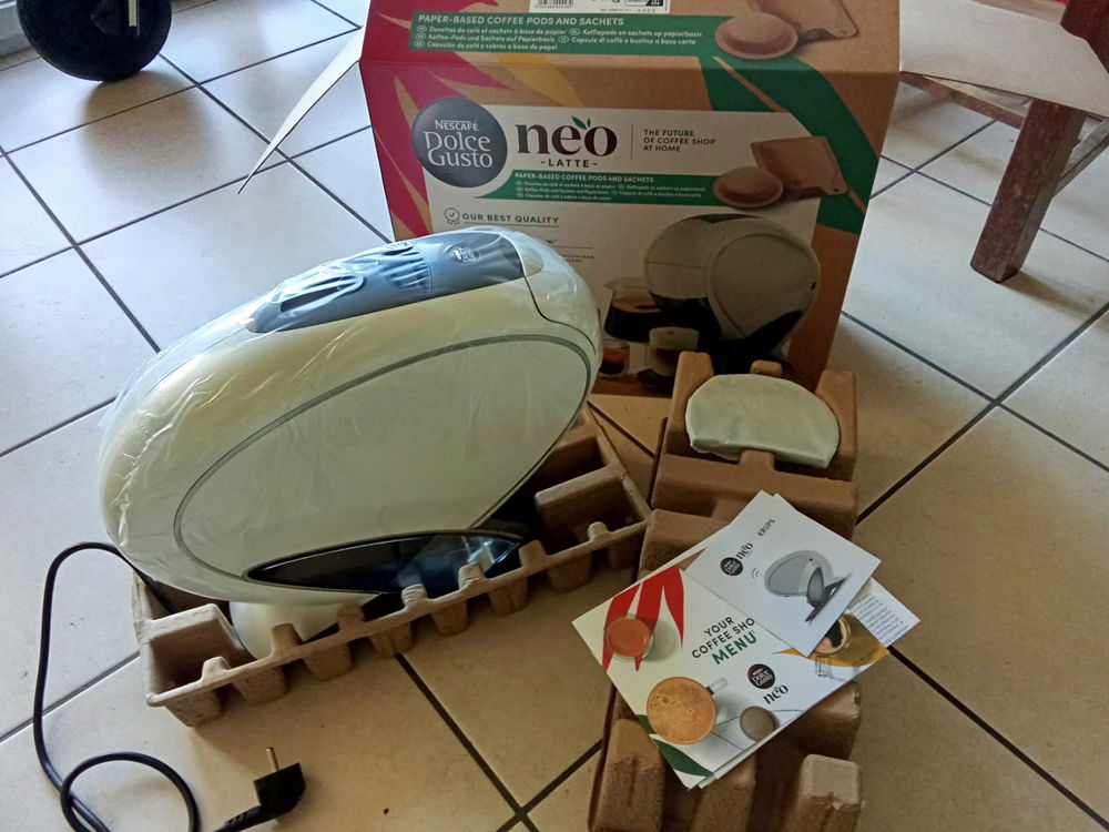 Cafeti&egrave;re N&eacute;o Latte neuve Electroménager