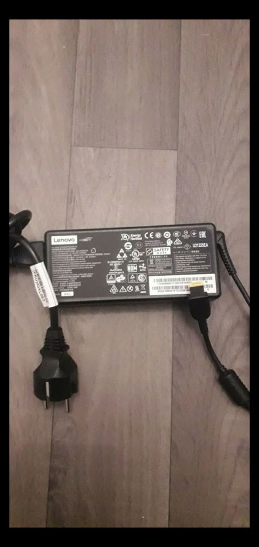 Chargeur Lenovo 135w 20v=6.75A comme neuf Matériel informatique