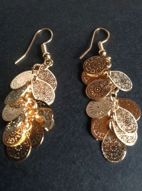 BOUCLES OREILLES DOR� AMANDE  GRAPPE  Envoi Possible
2 Tr�gunc (29)