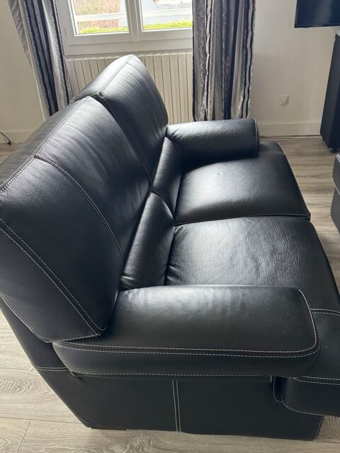 Canap� cuir 3places+2places +1pouf  210 Le Mans (72)