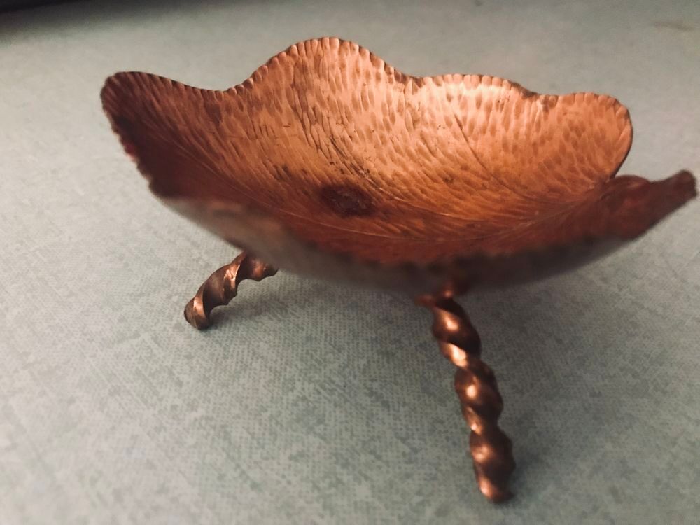 Cendrier en cuivre sous forme de feuille d'arbre Décoration