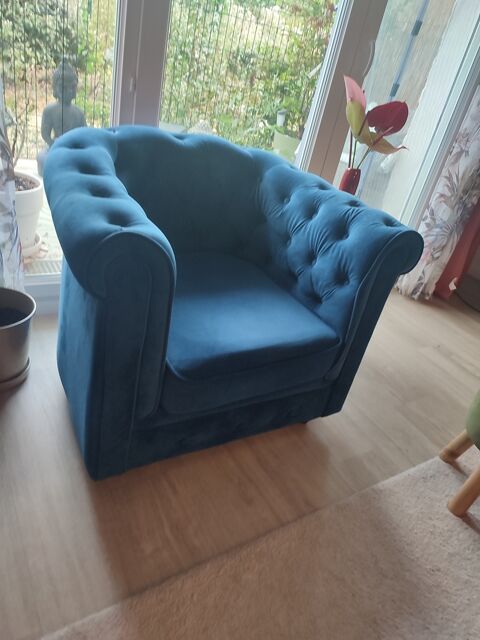 Fauteuil bleu capitonné 75 Saint-Germain-lès-Corbeil (91)