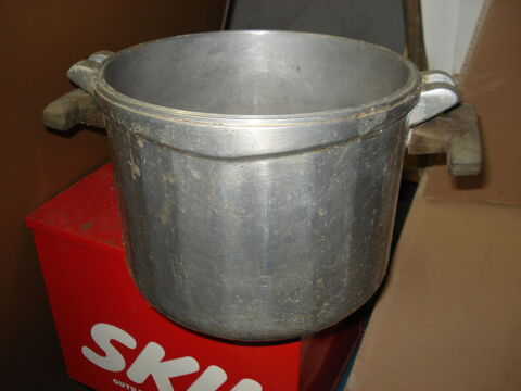 cocotte en fonte sans le couvercle cuisine ou autre 0 Mérignies (59)