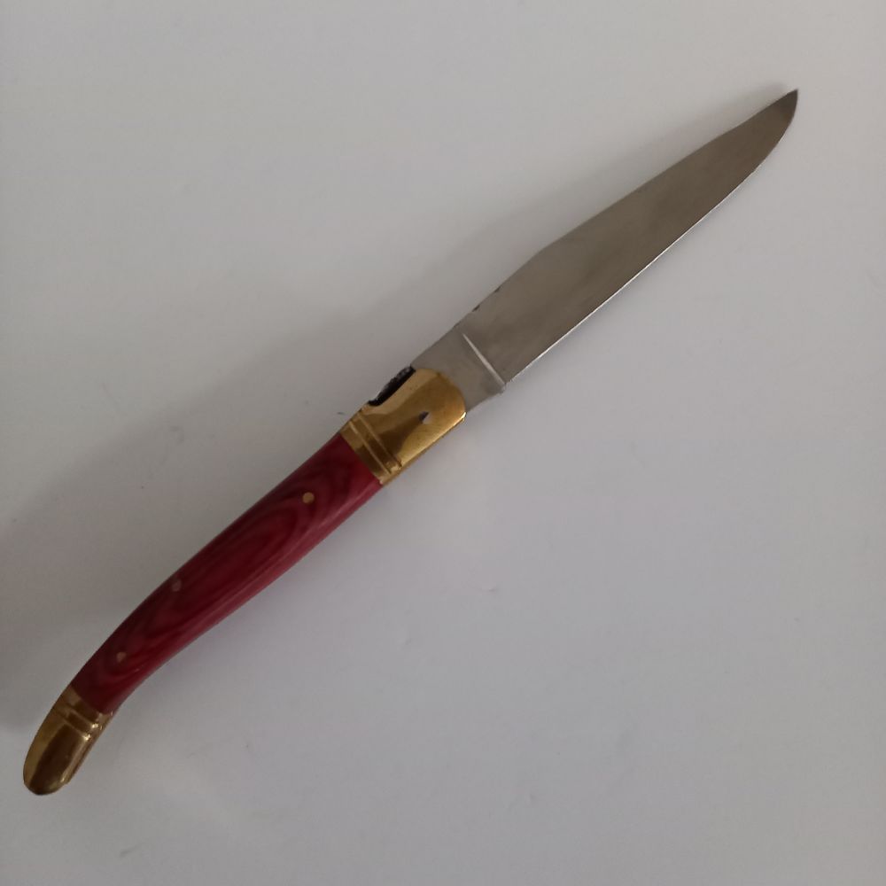 Couteau de poche LAGUIOLE avec son manche en bois rouge 