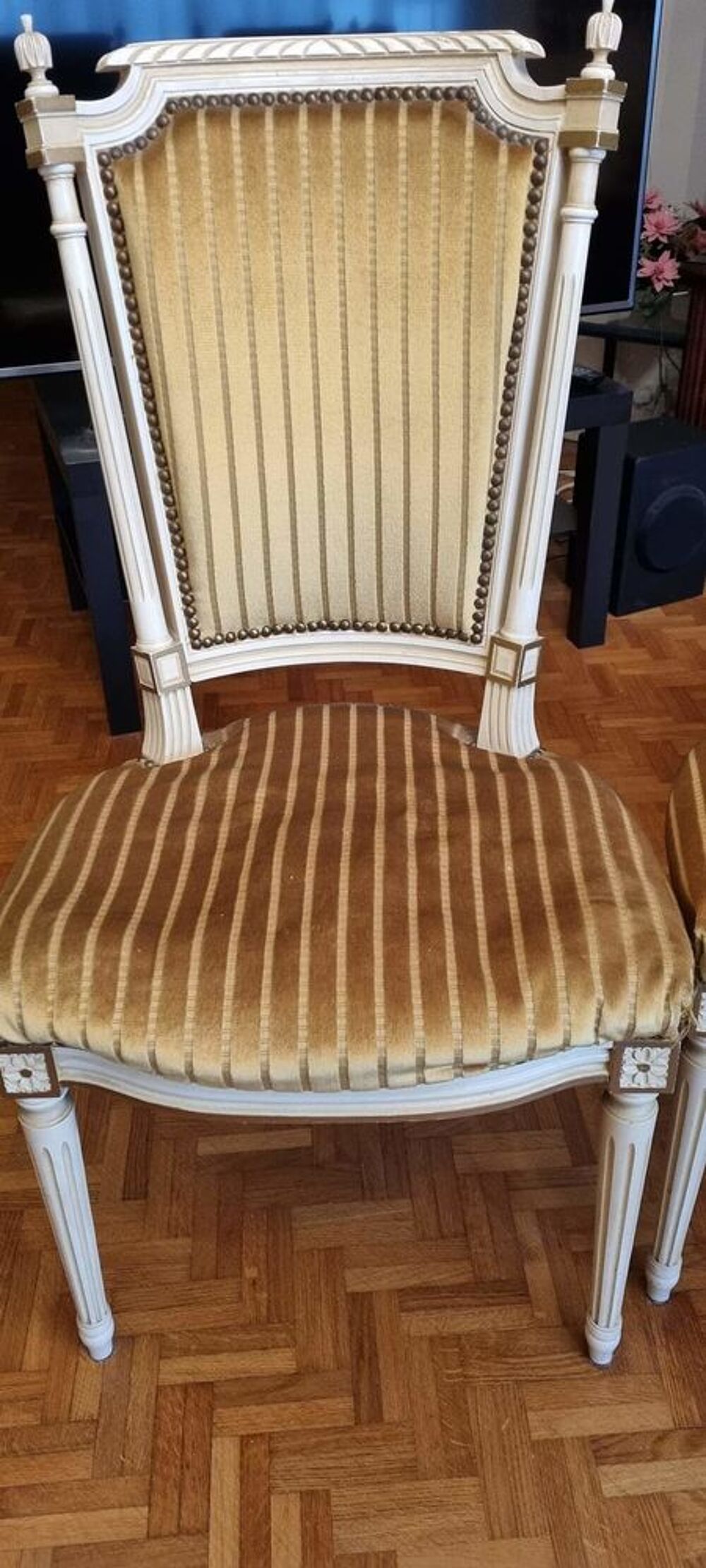 4 chaises salon style ancien . Meubles