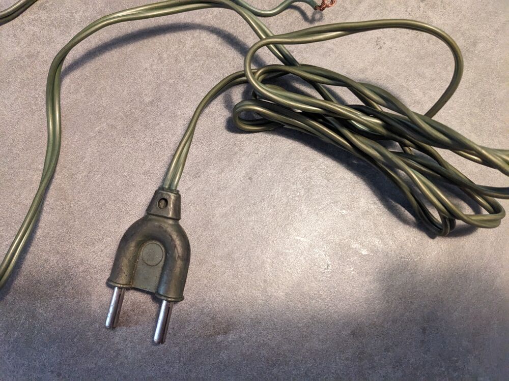 Prise + cable de lampe JUMO pris fer a cheval de la marque J Bricolage
