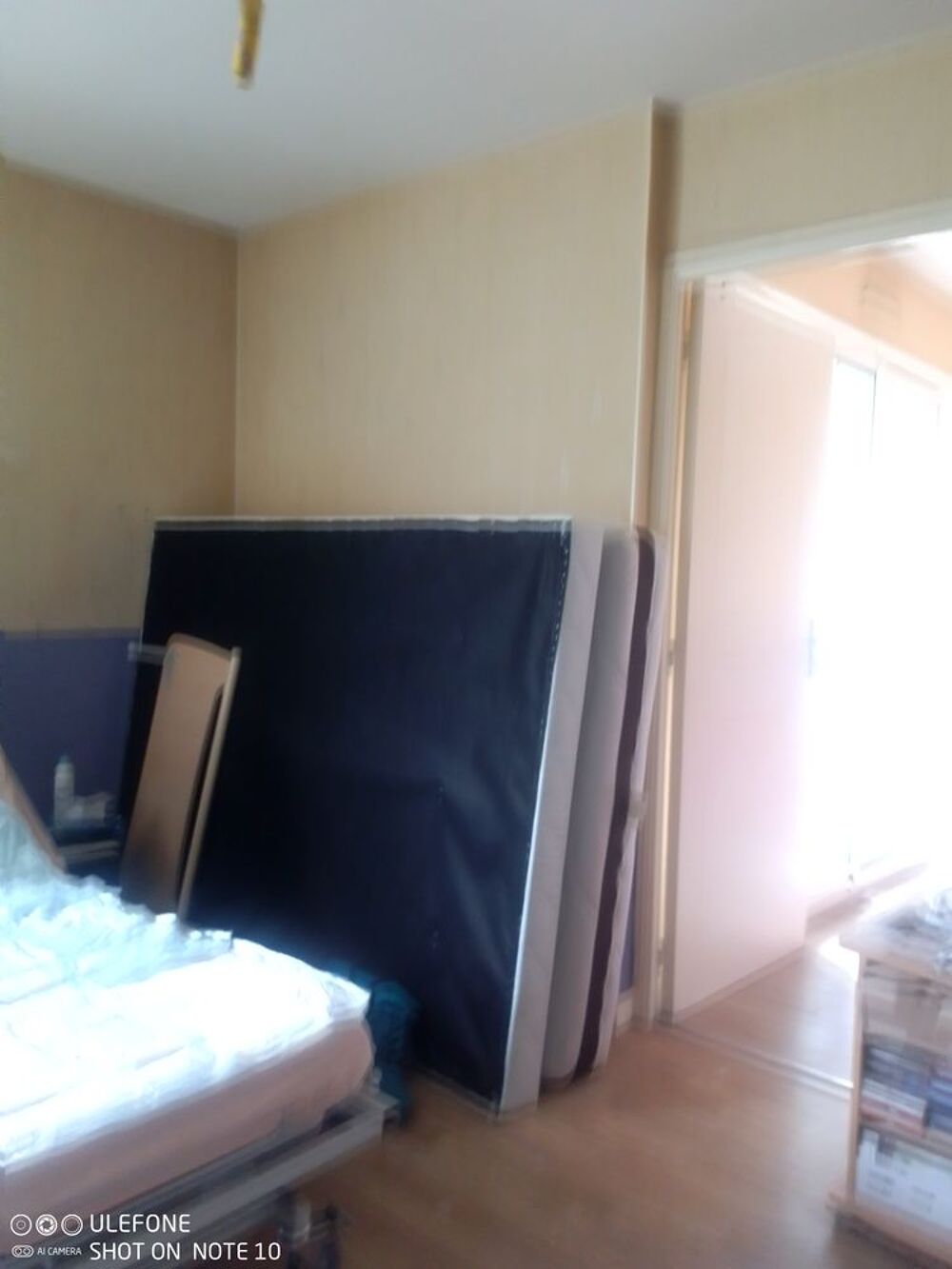 Literie compl&egrave;te matelas et sommier tapissier &eacute;tat neuf Meubles