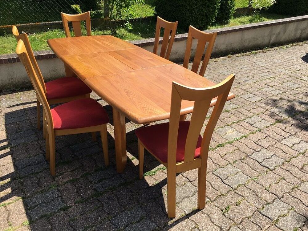 Tr&egrave;s belle salle &agrave; manger contemporaine en bois massif Meubles