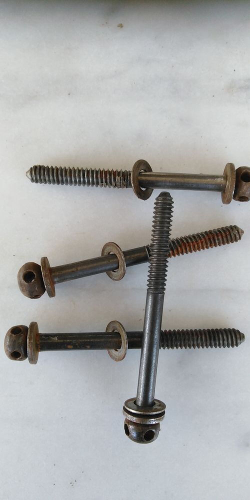 4 tire fond diam 7.3 x long 93mm Meubles