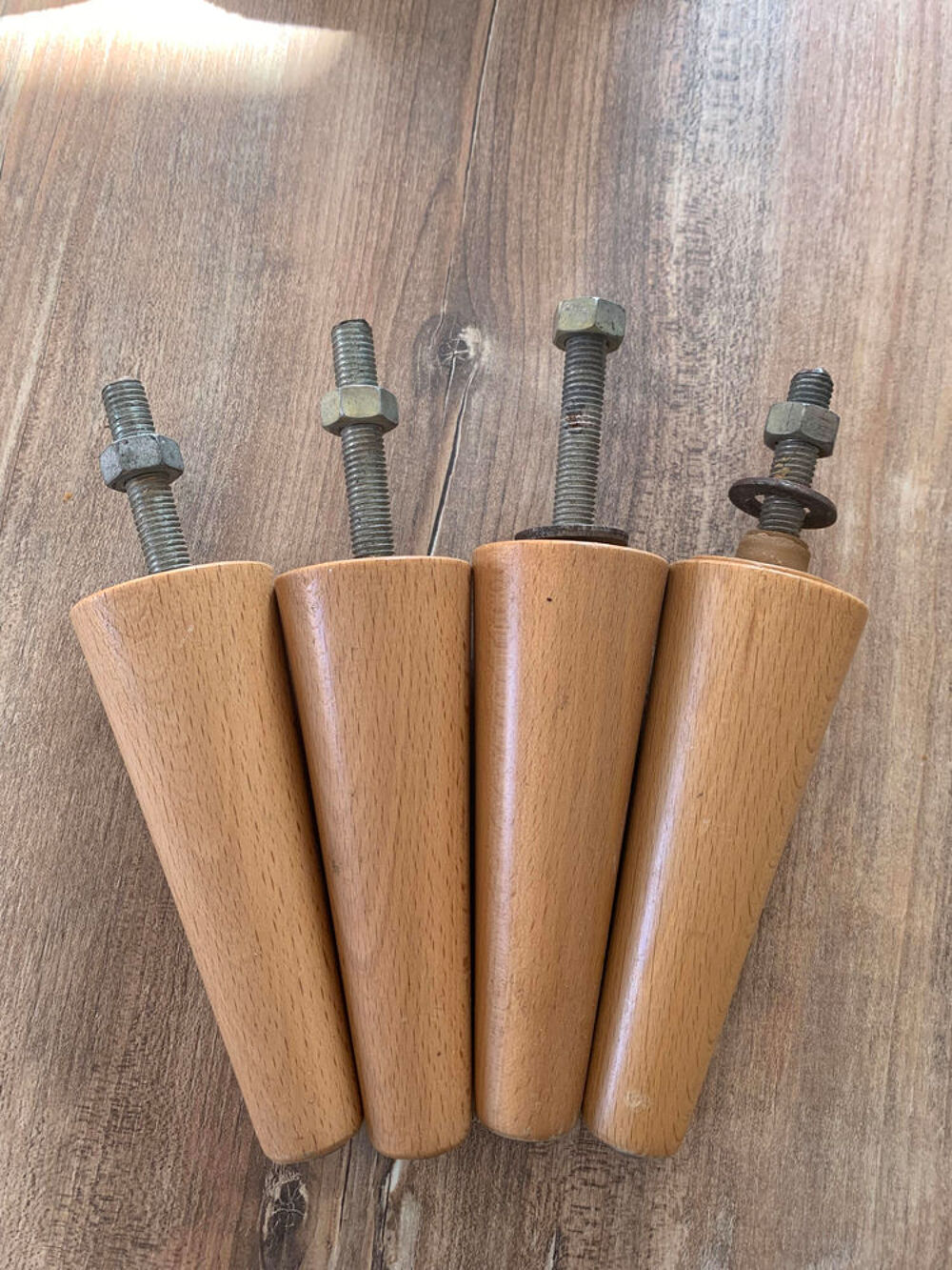 4 pieds de lit en bois Meubles