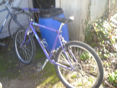 velo adulte ou ado en bon etat N�ris-les-Bains (03)