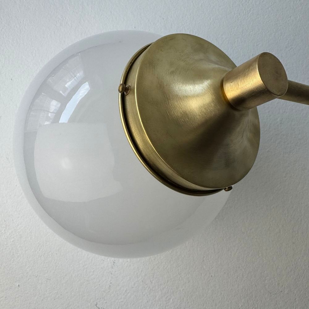 ANCIENNE LAMPE POTENCE LAITON &amp; OPALINE VINTAGE
D�coration