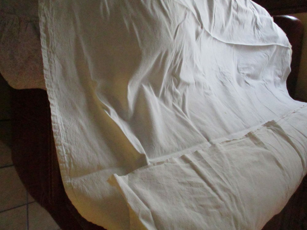 Drap housse molletonn&eacute; fleuri violet bon &eacute;tat 1,70 m x 1x20 Décoration