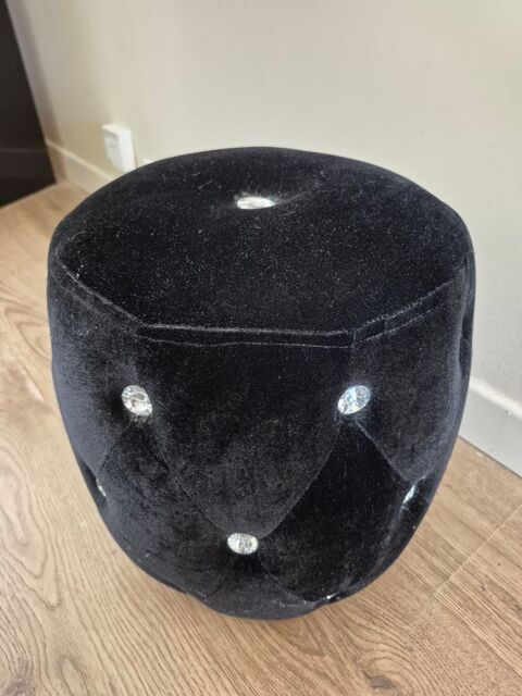 ? Tabouret pouf en forme de dé noir ? 19.9 Antibes (06)
