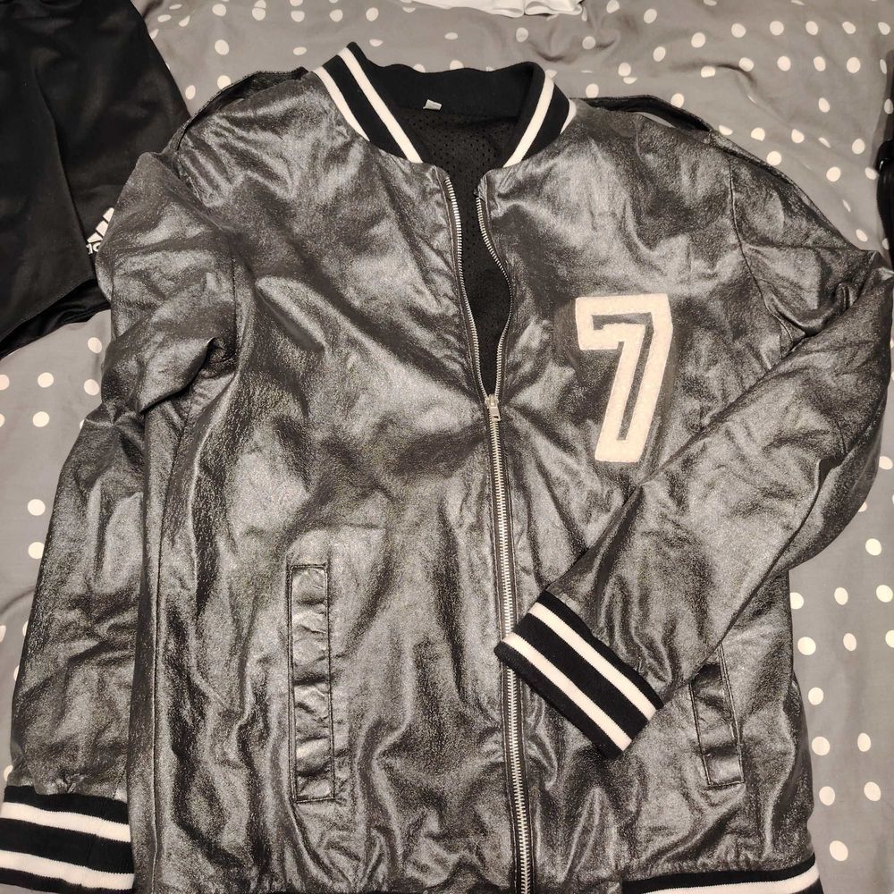 LOT V&Ecirc;TEMENTS 14/16 ANS Vêtements enfants