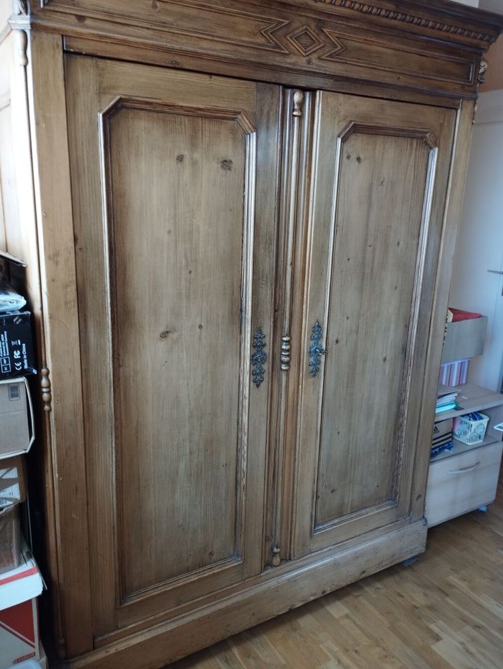 Armoire en pin fabrication artisanale Meubles