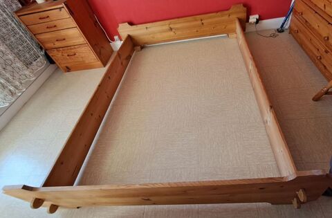 Cadre de lit artisanal en Pin 140x190 40 Rochefort (17)
