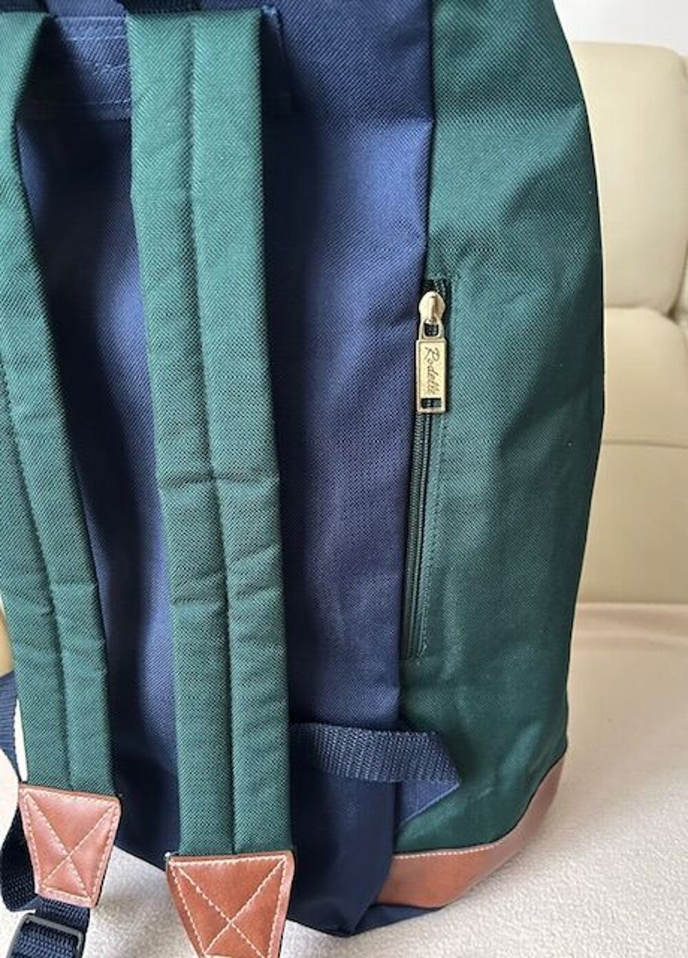 beau petit SAC a DOS ( neuf / jamais servi )
Sports