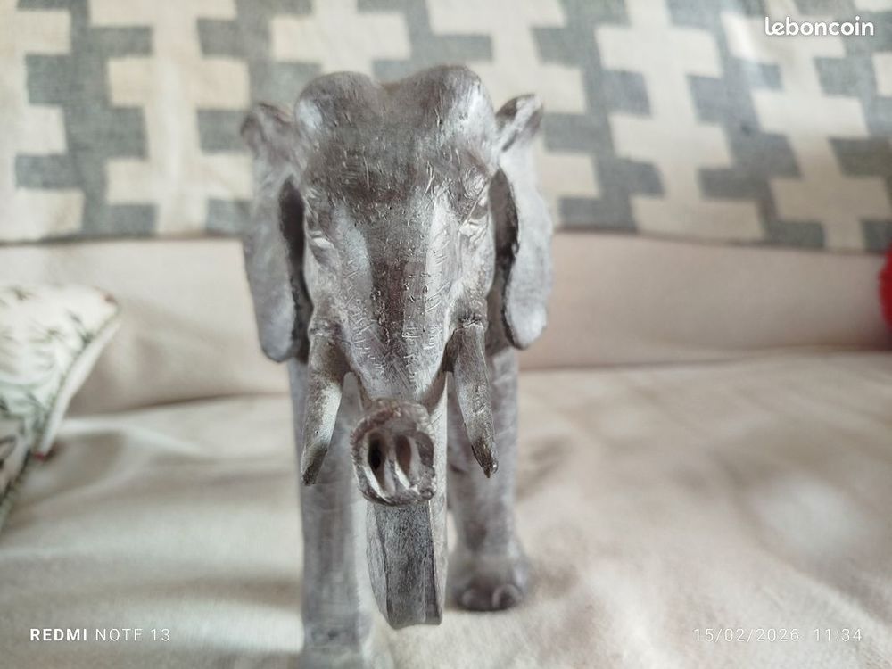 &Eacute;l&eacute;phant gris en r&eacute;sine 