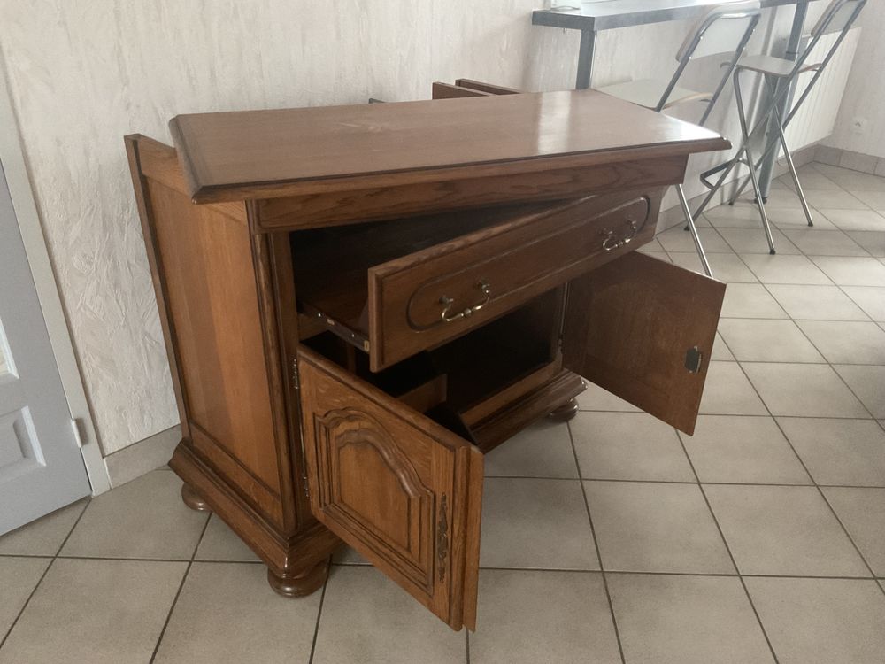 Meuble t&eacute;l&eacute; en ch&ecirc;ne 
100/90/48
Meubles