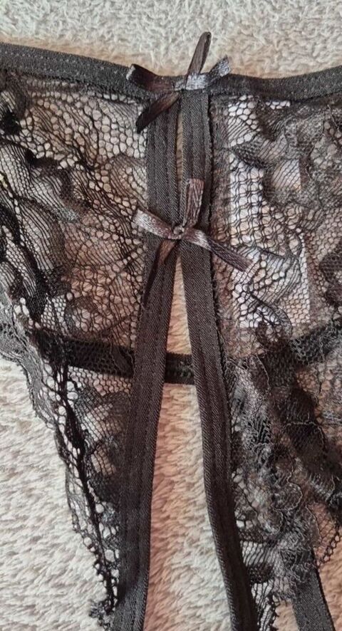 Tr�s joli string papillon noir 30 Oullins (69)