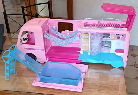 Camping car rose de Barbie 50 Anglet (64)