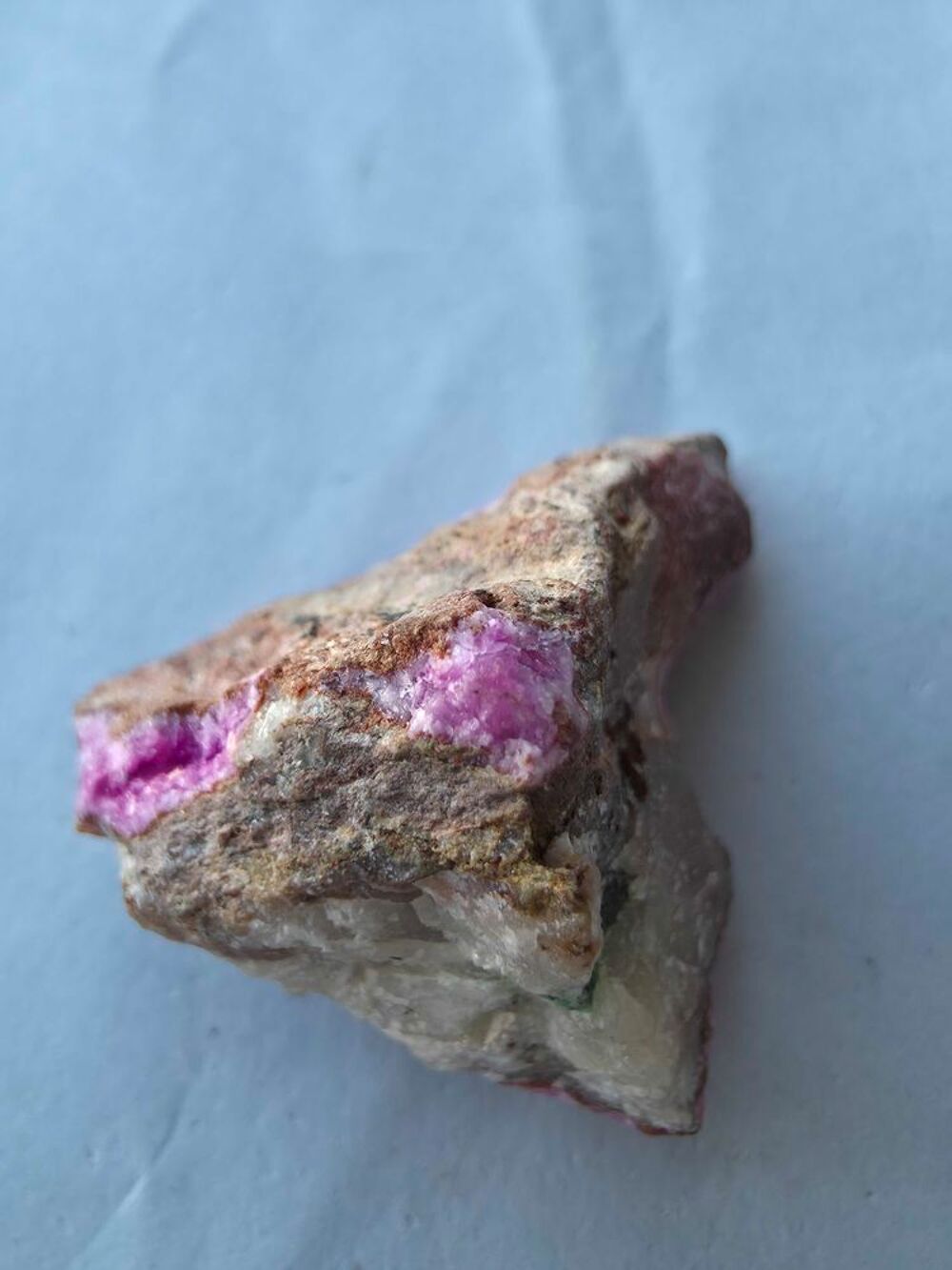 Sp&eacute;cimen Rare Calcite Cobaltif&egrave;re-Cristaux Fuchsia RDC 