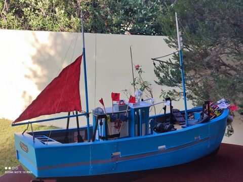 Maquette Chalutier Le St Elme 350 Istres (13)