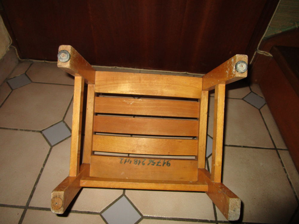TROIS CHAISES UN ROCKING CHAIR + DEUX CHAISES ENFANT Mobilier enfants