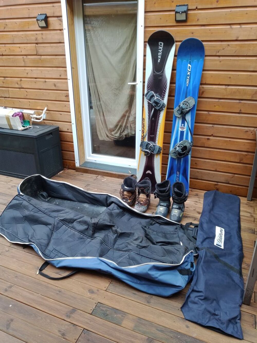 2 Snowboards OXYGEN quasi neufs housse &agrave; roulettes ... Sports