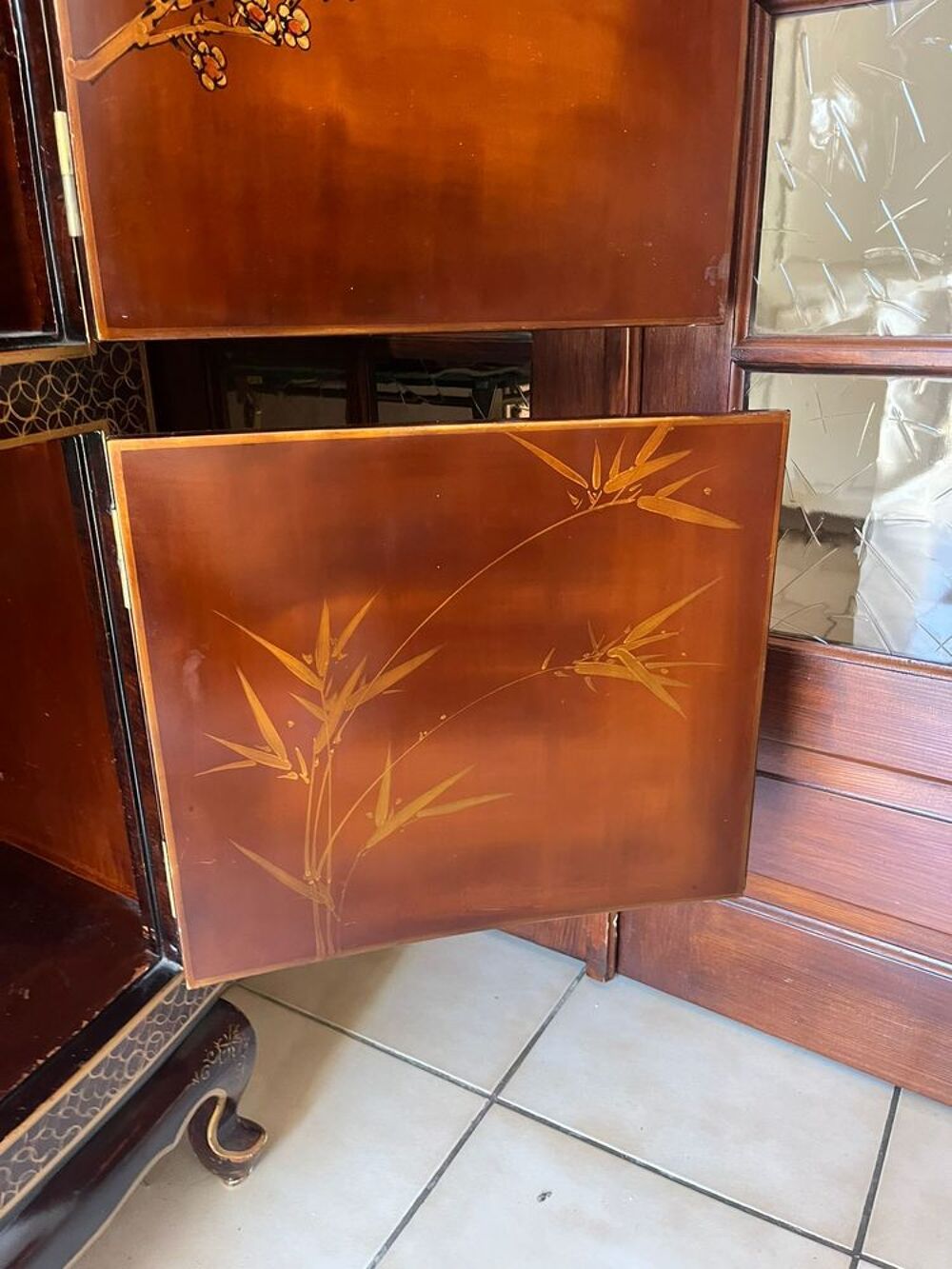 Meuble TV asiatique laqu&eacute; ? d&eacute;cor floral et oiseaux Meubles