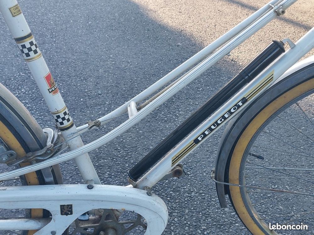 V&eacute;ritable v&eacute;lo de ville "vintage " PEUGEOT ann&eacute;es 1980 Vélos
