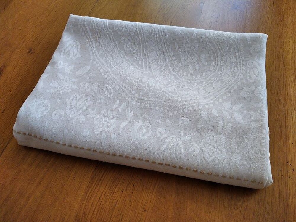 Nappe &eacute;crue tissu jacquard Décoration