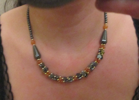 Collier pierres grises (h�matite), oranges, perles dor�es 5 Herblay (95)