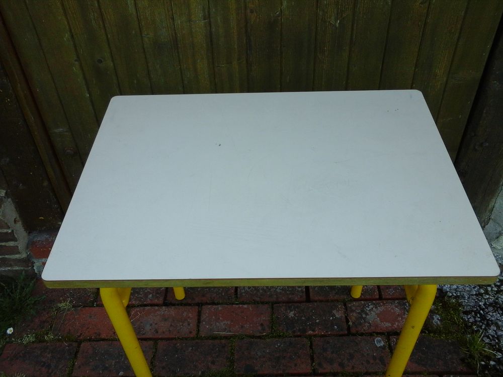 Table d'&eacute;colier + chaise Meubles