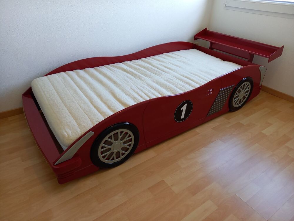Lit voiture + sommier + armoire Mobilier enfants