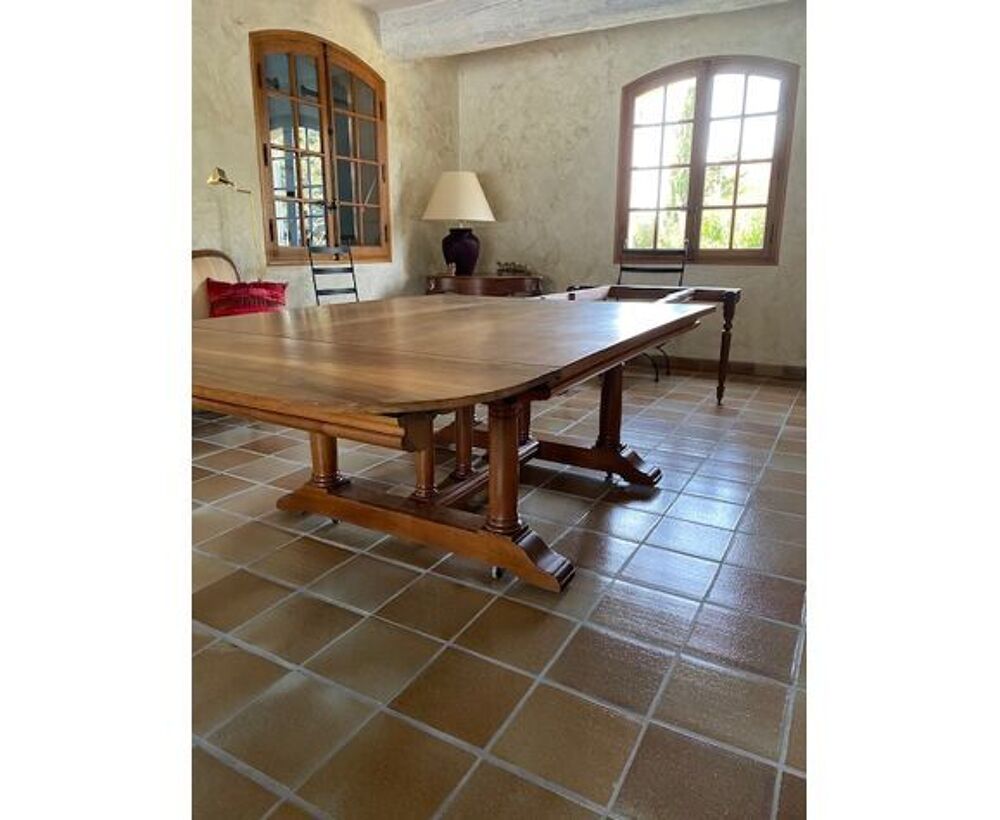 tr&eacute;s grande table en noyer massif Meubles