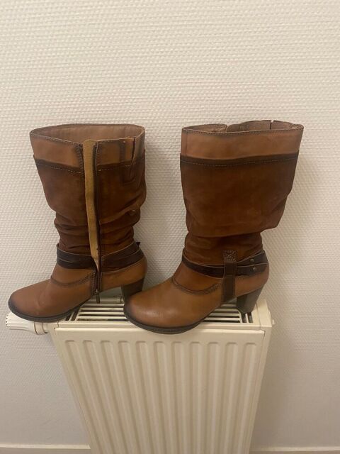 bottes cuir daim très bonne état taille 39 Pau (64)